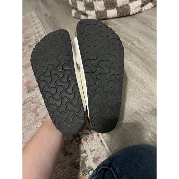 White Patent Leather Arizona Birkenstocks Size 37 EU 6 US Wide - Picture 11 of 12